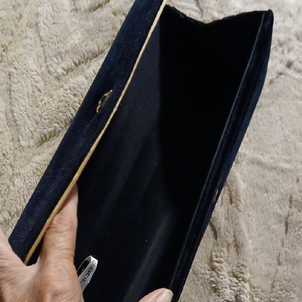 Elegant Black Clutch with Gold Heart Accent - Picture 3 of 6